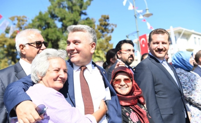 AK Partili milletvekiline kadınların ilgisi