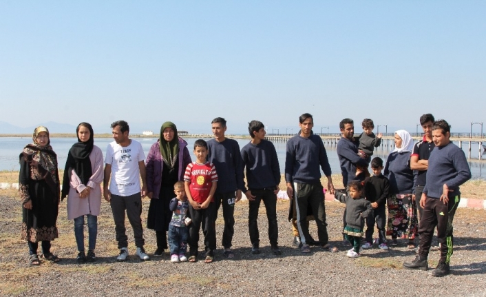 Ayvalık’ta 18 kişilik bir aile olan göçmen grubu yakalandı