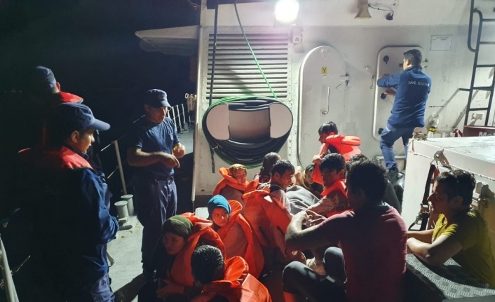 Batma tehlikesi geçiren botta bulunan 16 mülteci kurtarıldı