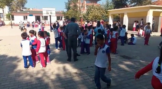 Bursa’da da okullar boşaltıldı, veliler okullara koştu