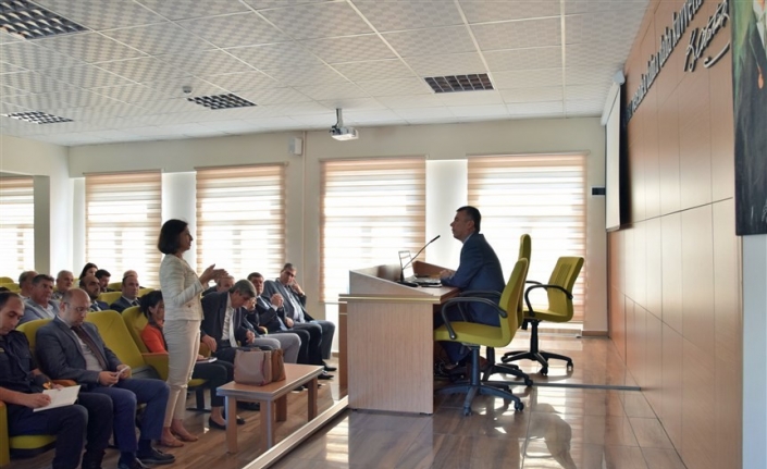 Edremit’te muhtarlarla değerlendirme toplantısı yapıldı