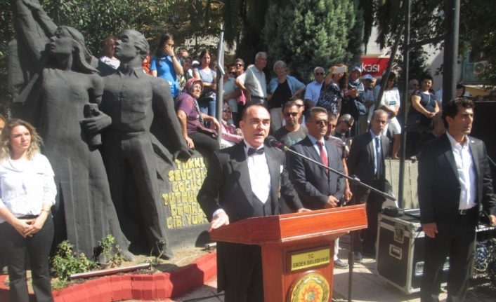 Erdek’te Atatürk’ün benzerine büyük ilgi