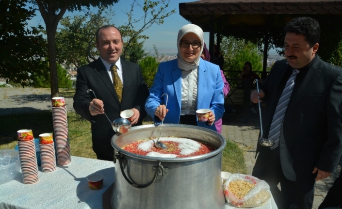 Gülser Mehmet Bolluk’ta aşure hayrı