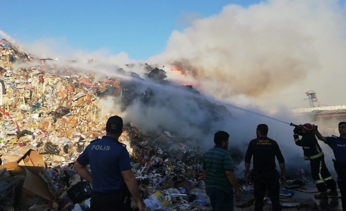İnegöl’de geri dönüşüm fabrikasında yangın