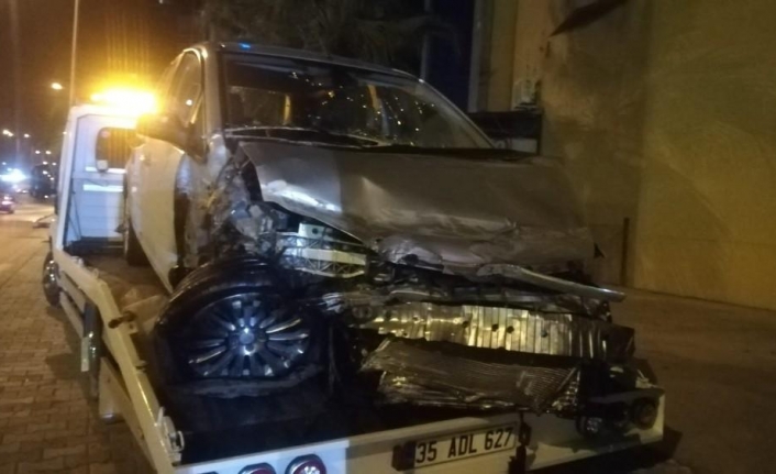 İzmir’de feci kaza: 1’i ağır, 5 yaralı
