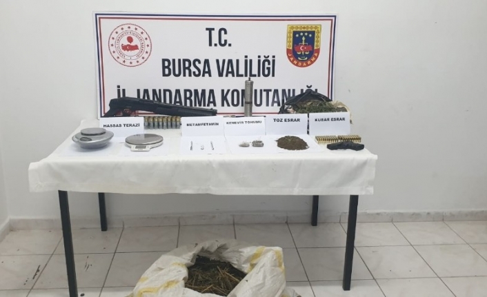 Jandarma ekiplerinden uyuşturucu baskını