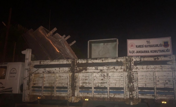 Kapalı süt tesisine dadanan hırsızlar yakalandı