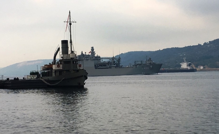 Nusret Mayın Gemisi, TCG Sancaktar gemisini Boğaz geçişinde selamladı