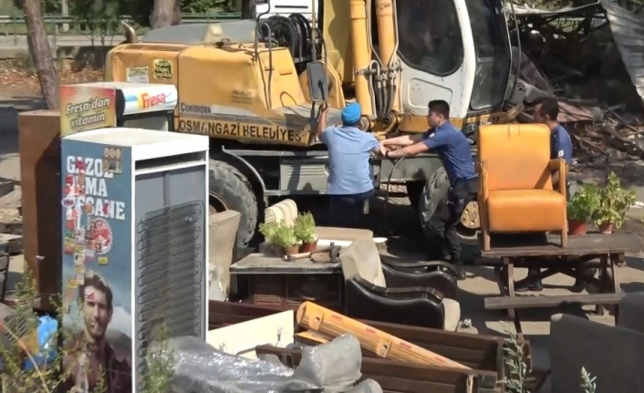 Minibüsçüler tuvalet için ayaklandı...Kepçe kazmayı vurdu olaylar çıktı