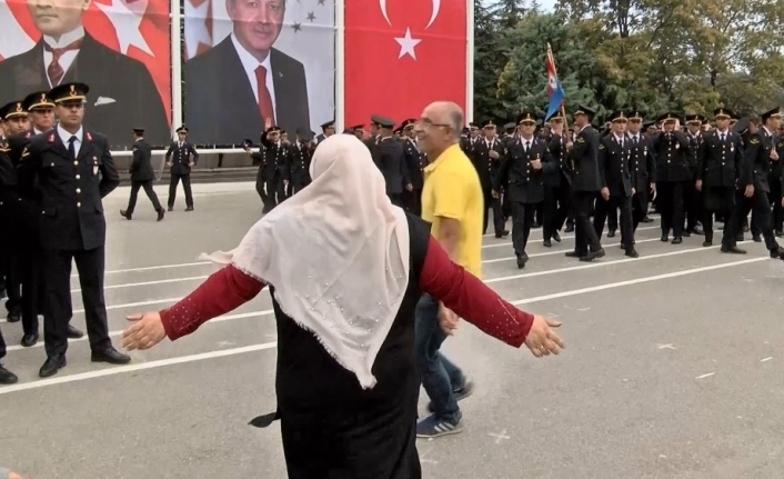 Yüzlerce asker arasında gözyaşlarıyla "Ali"sini aradı