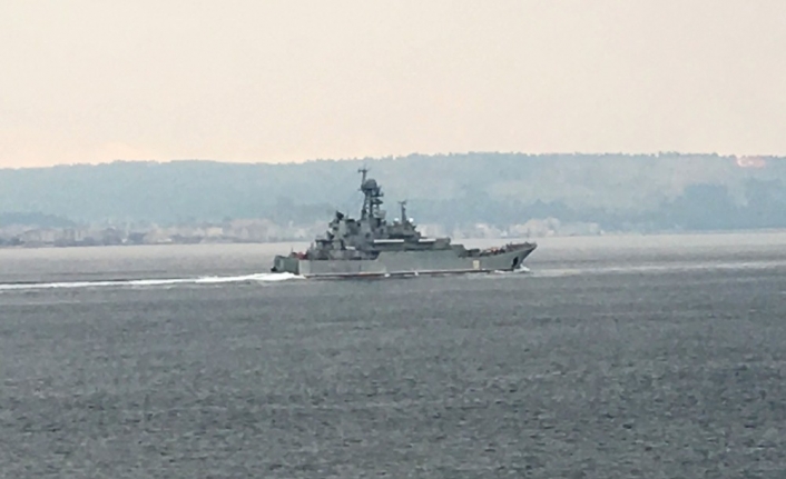 Rus savaş gemisi ’Azov’ Çanakkale Boğazı’ndan geçti