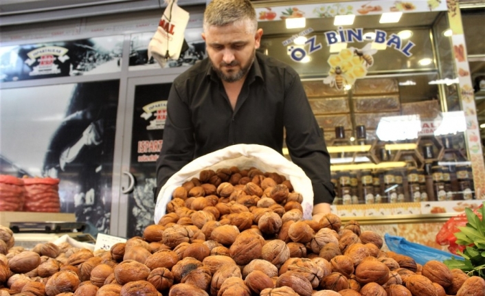 Taze ceviz çıktı, fiyatlar ucuzladı