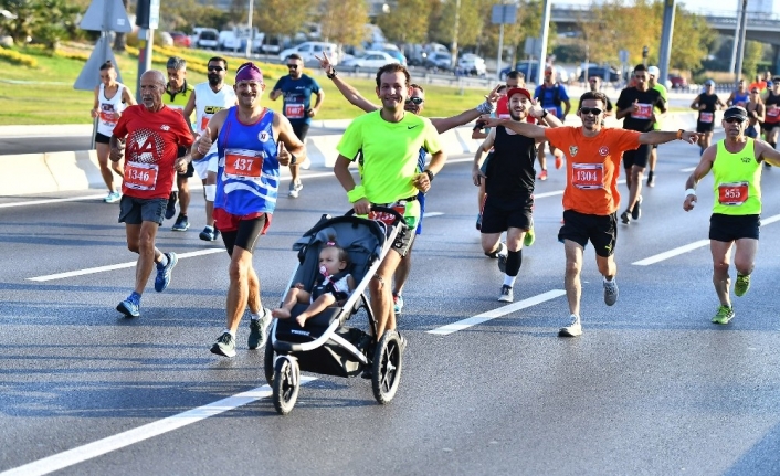 Uluslararası İzmir Yarı Maratonu renkli görüntülere sahne oldu