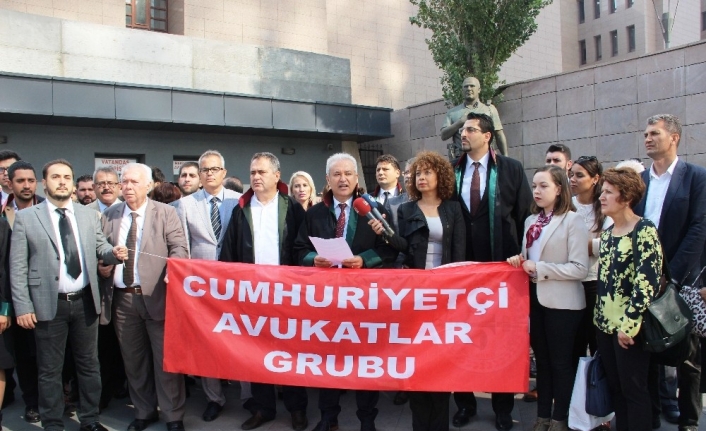 Avukatlardan İzmir Barosuna tepki