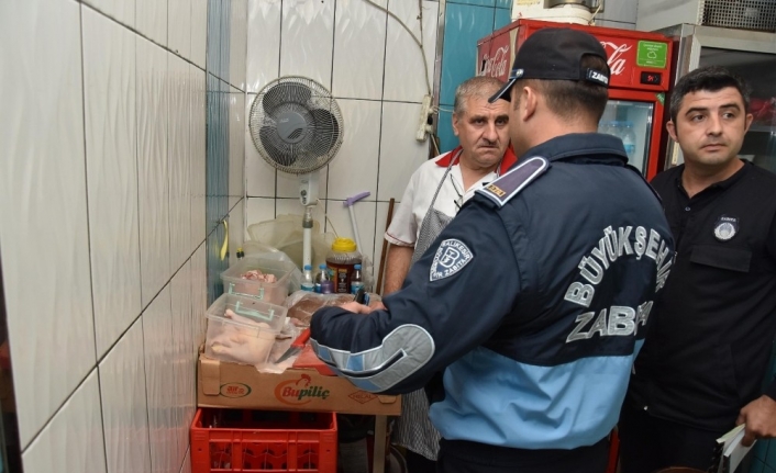 Balıkesir’de zabıta ekiplerinden gıda denetimi