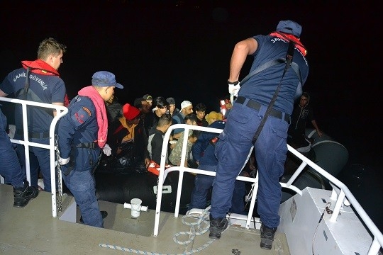 Balıkesir’in Ayvalık ilçesi açıklarında 35 düzensiz göçmen yakalandı
