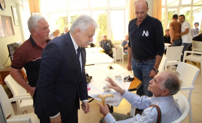 Başkan Deveciler, huzurevi sakinleri ile bir araya geldi