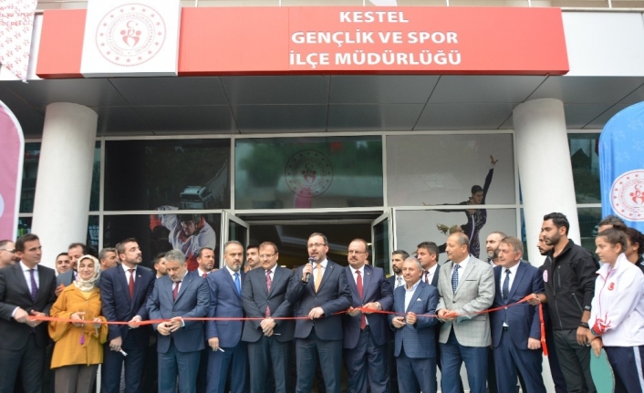 Bursa’nın ilk Olimpik Buz Pateni-Hokeyi Salonu açıldı