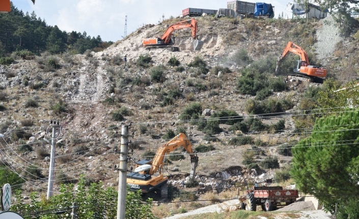 Dursunbey’de TOKİ konutlarının yapımına başlandı