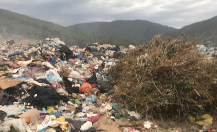 Erdek Belediyesi’nin çöp yasağına uymadığı iddia ediliyor