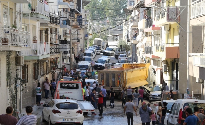 Freni patlayan kamyon mahalleyi savaş alanına çevirdi