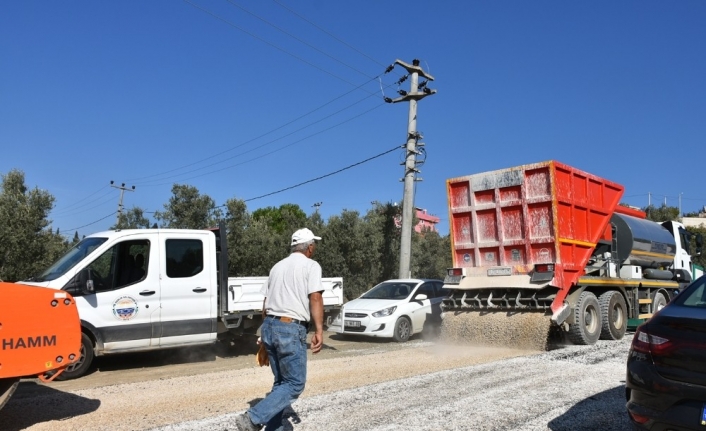 Gemlik’te yol çalışmaları sürüyor