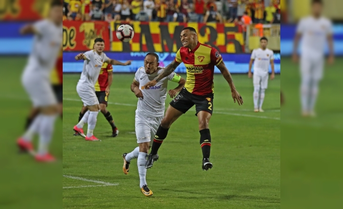 Göztepe, Kayserispor önünde