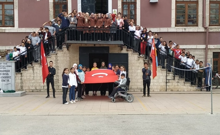 İHL öğrencileri Mehmetçik için Fetih süresi okudu