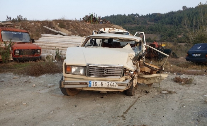 İki otomobil kafa kafaya çarpıştı: 1 ölü, 3 yaralı