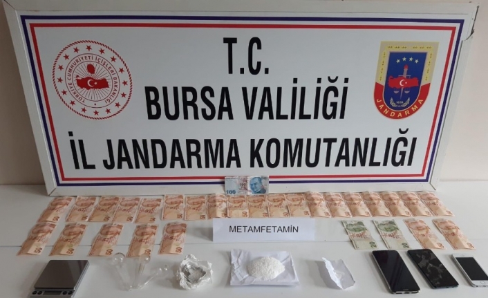 İnegöl’de uyuşturucu operasyonunda 3 gözaltı