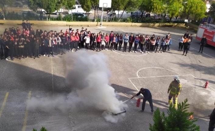 Okulda yangın tatbikatı
