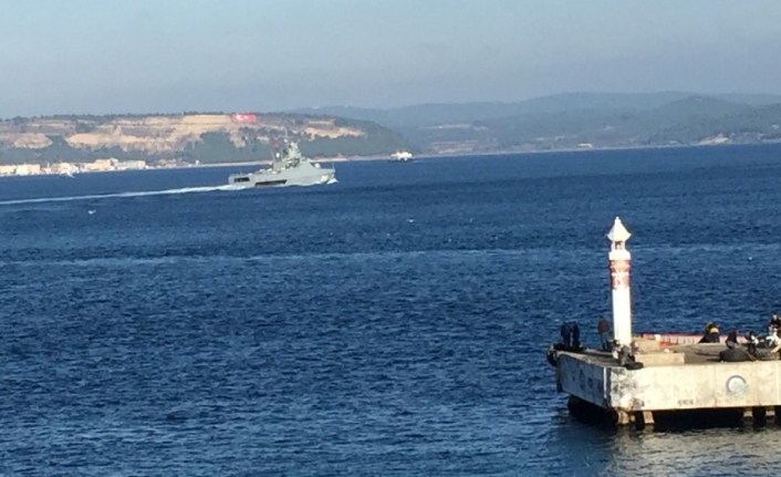 Rus savaş gemisi Çanakkale Boğazı’ndan geçti