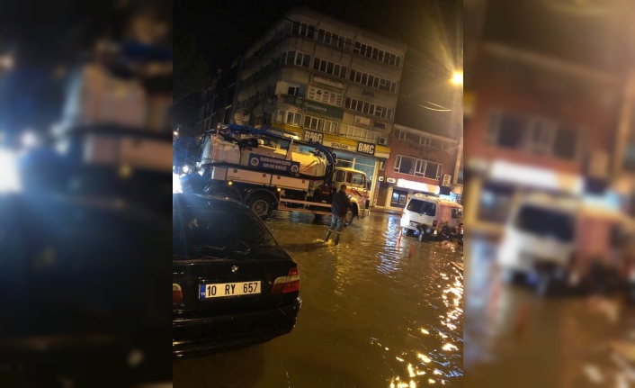 Sağanak yağış hayatı olumsuz etkiledi