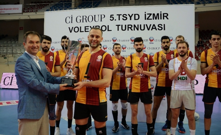 TSYD İzmir Voleybol Turnuvasında Galatasaray HDI Sigorta şampiyon oldu