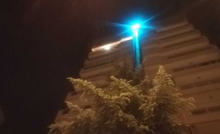 8. kattan düşen adam hayatını kaybetti