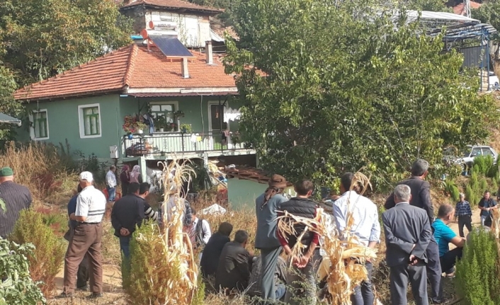 Aynı aileden 4 kişi ölü bulundu