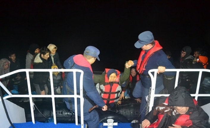 Ayvalık’ta 34 düzensiz göçmen Sahil Güvenlik ekiplerine yakalandı