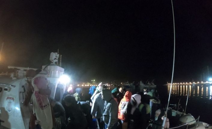 Balıkesir açıklarında 143 düzensiz göçmen yakalandı