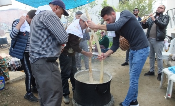 Balıkesir’de davulla keşkek dövme geleneği devam ediyor