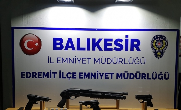 Balıkesir’de polis 8 silah ele geçirdi