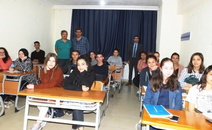 Burhaniye’de ücretsiz üniversiteye hazırlık kurslarına yoğun ilgi