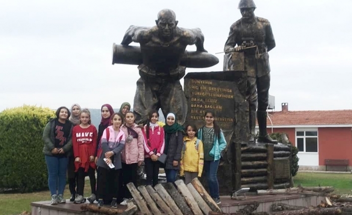 Burhaniyeli öğrencilerin Koca Seyit gezisi coşkulu geçti