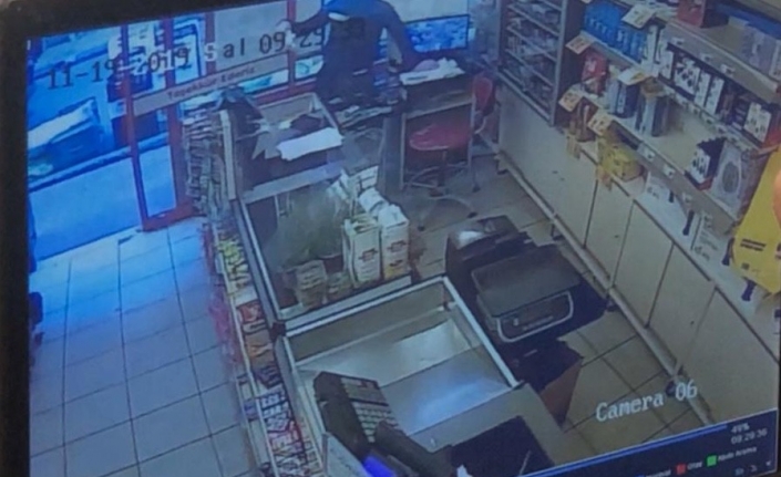 Bursa’da süpermarket soygunu güvenlik kameralarına yansıdı