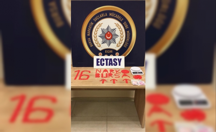 Bursa’da yüzlerce ectasy hap ele geçirildi: 2 kişi tutuklandı