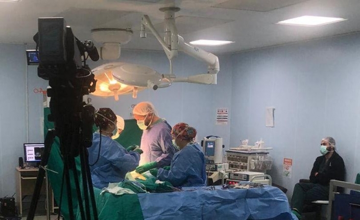 Iraklı beyin cerrahlarına canlı yayınla ameliyat eğitimi