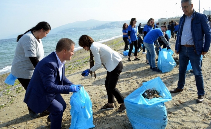 İşçiler çevre temizliği yaptı