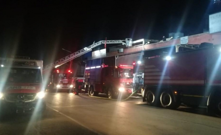 İzmir’de 2 alüminyum imalathanesinde korkutan yangın