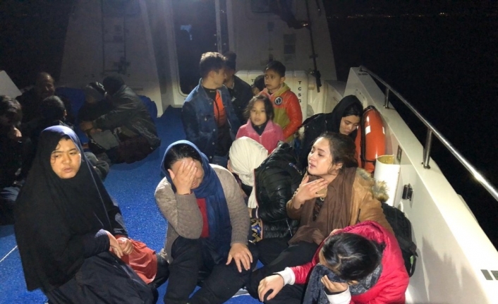 İzmir’de 58’i çocuk 127 düzensiz göçmen yakalandı