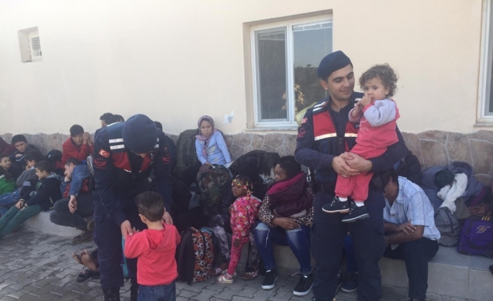 İzmir’de kaçak göçmen operasyonu: 39 şahıs yakalandı