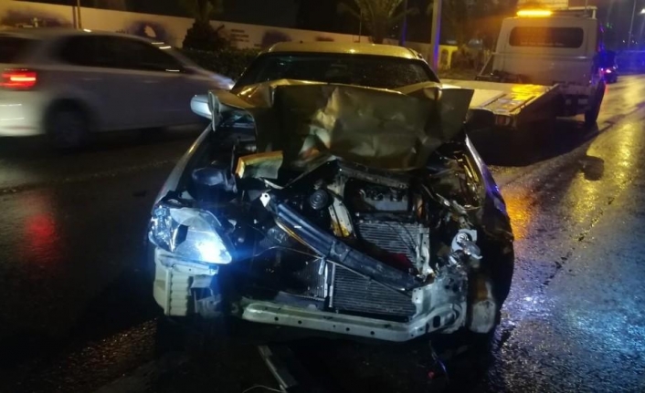İzmir’de zincirleme trafik kazası... 6 aracın karıştığı kazada 9 kişi yaralandı